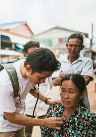 Dr Examines woman on the street with a stethoscope 